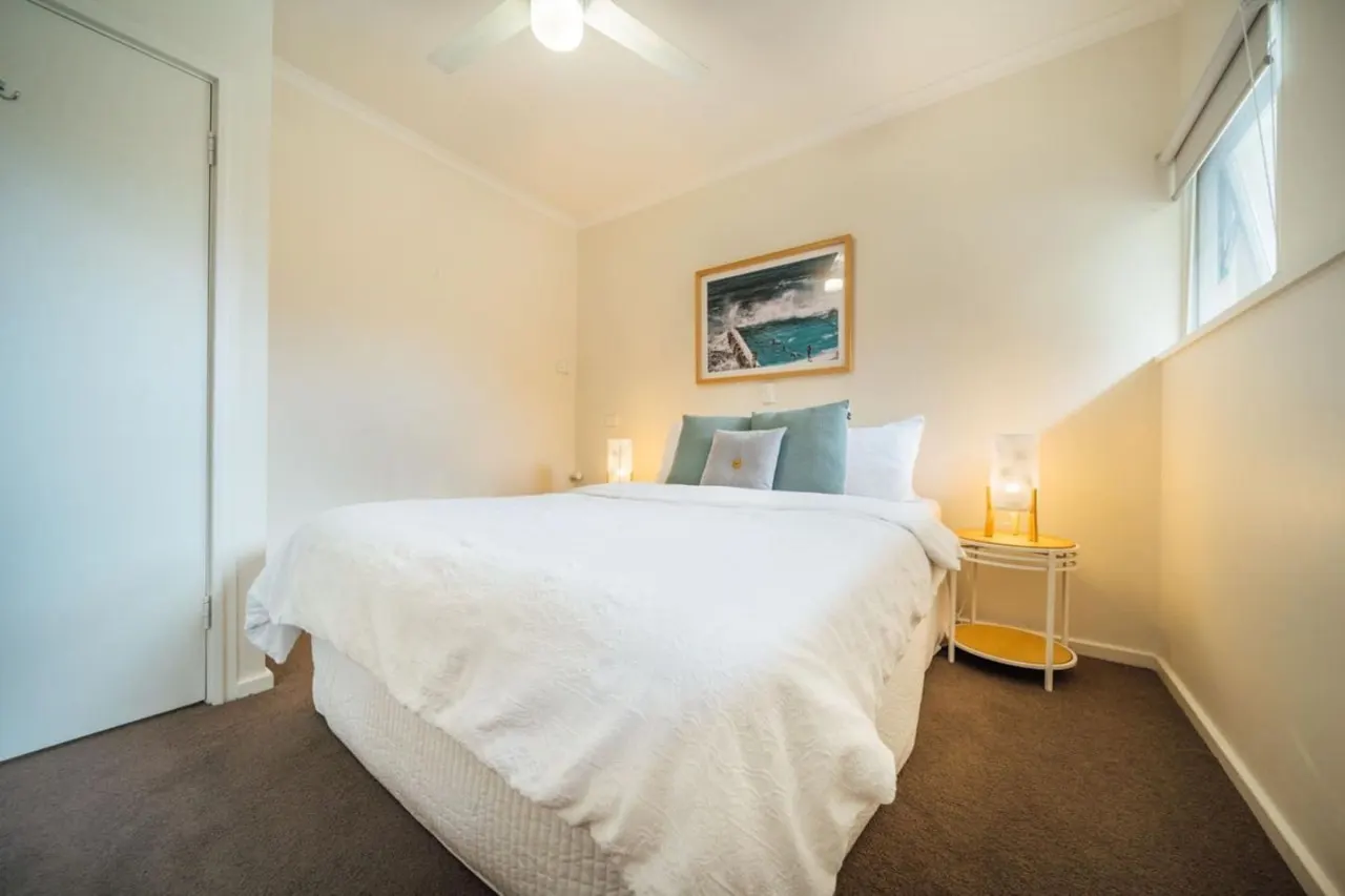 Beachy Keen on Moseley—Laid-Back Stay by the Jetty 15