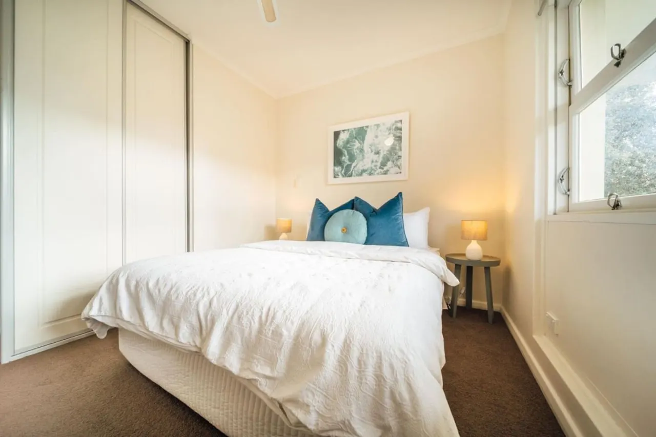 Beachy Keen on Moseley—Laid-Back Stay by the Jetty 18