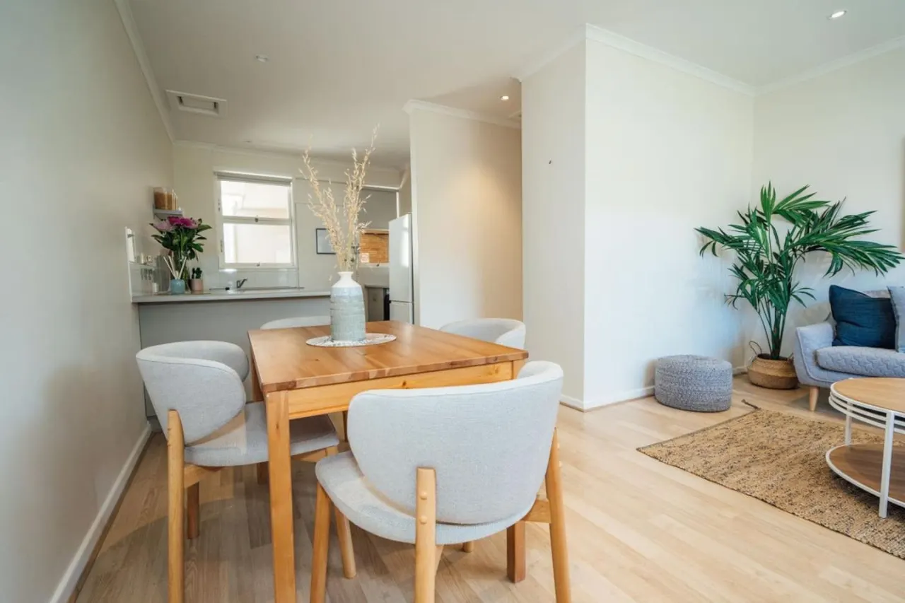 Beachy Keen on Moseley—Laid-Back Stay by the Jetty 4