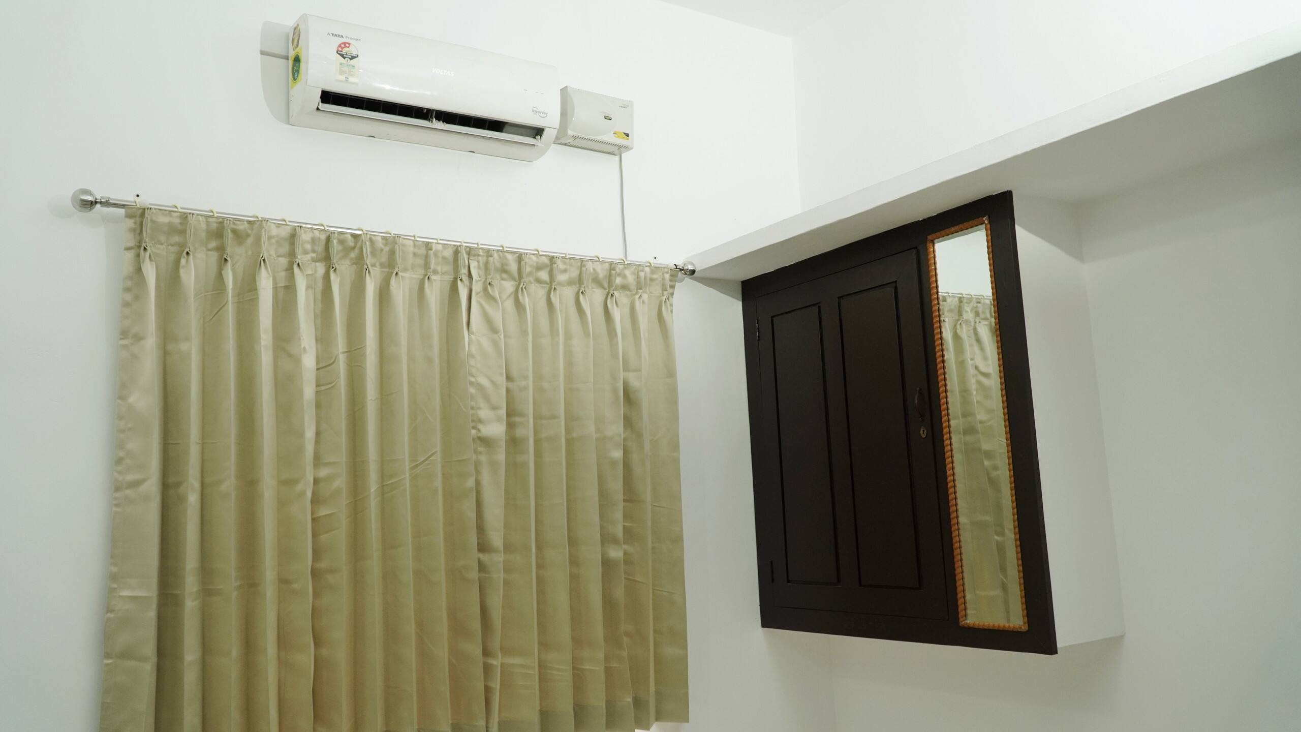Mithra 3 bedroom AC budget apartment 8