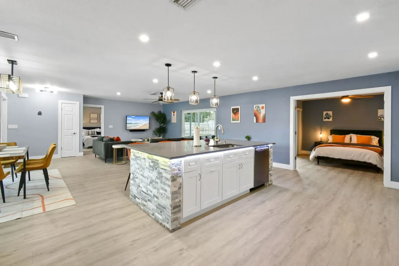 5BR Lux WEF Mins to Palm Beach Pool Home + Game Room *NEW Arcade + AC 20