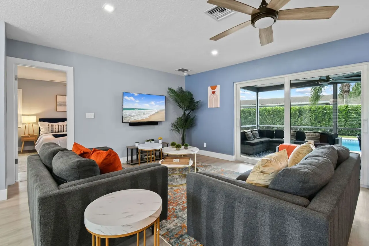 5BR Lux WEF Mins to Palm Beach Pool Home + Game Room *NEW Arcade + AC — photo 3