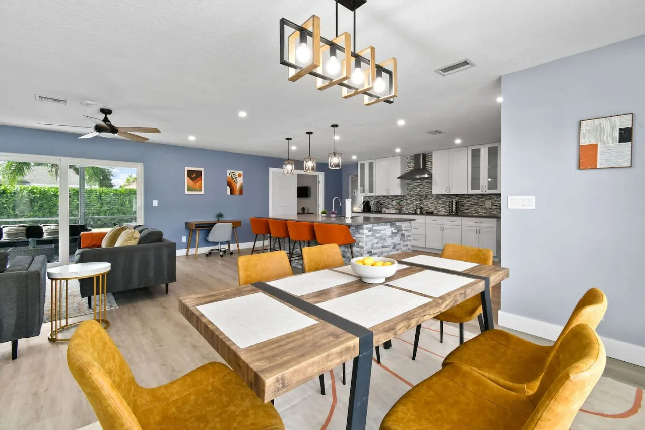 5BR Lux WEF Mins to Palm Beach Pool Home + Game Room *NEW Arcade + AC — photo 4