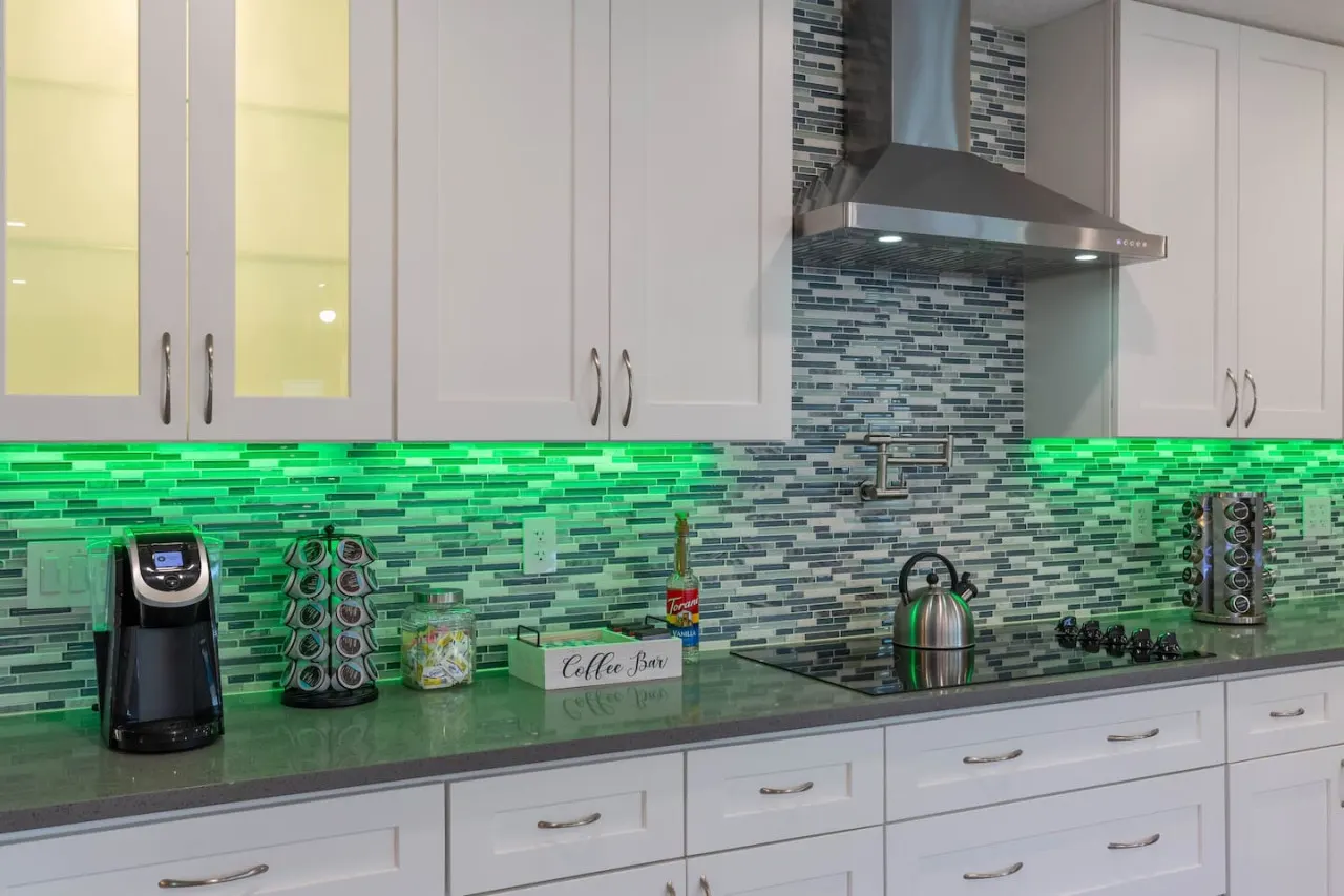5BR Lux WEF Mins to Palm Beach Pool Home + Game Room *NEW Arcade + AC — photo 5