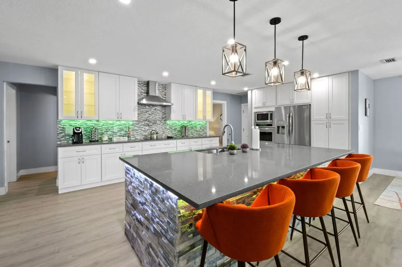 5BR Lux WEF Mins to Palm Beach Pool Home + Game Room *NEW Arcade + AC 6