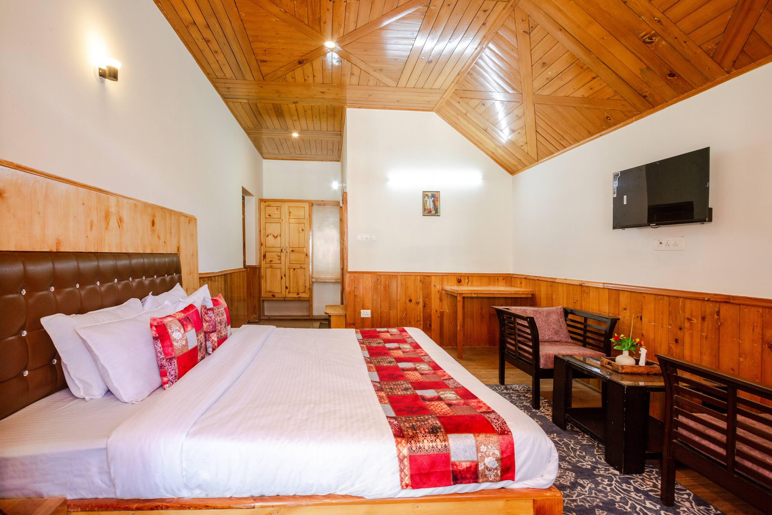 4 BHK Tripli Hotels Conifer Wood Cottage 23
