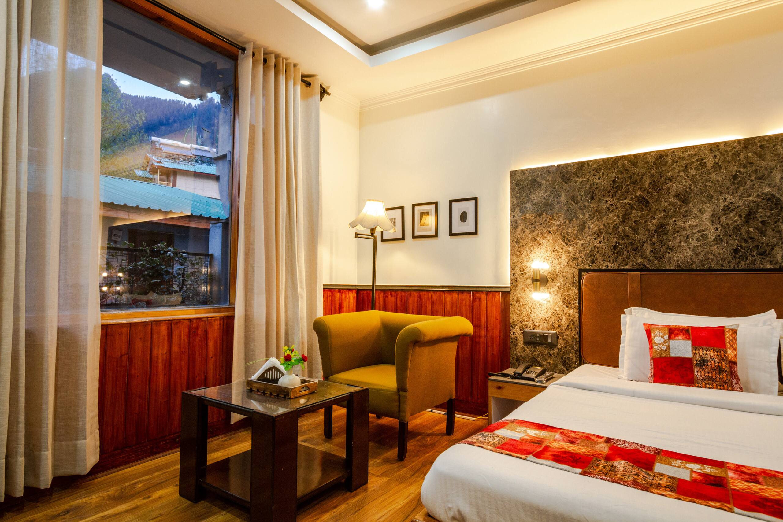 4 BHK Tripli Hotels Conifer Wood Cottage 8