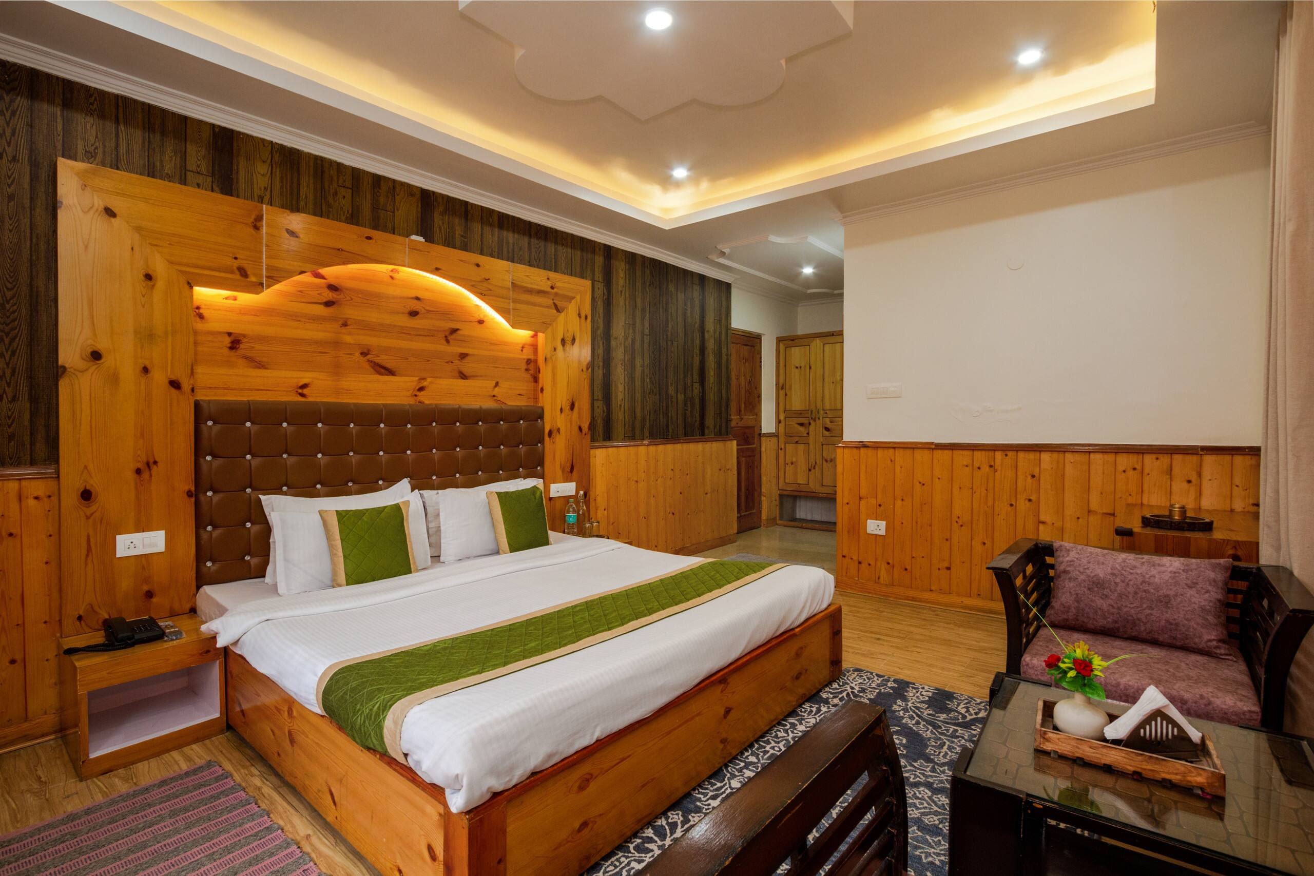 4 BHK Tripli Hotels Conifer Wood Cottage 11
