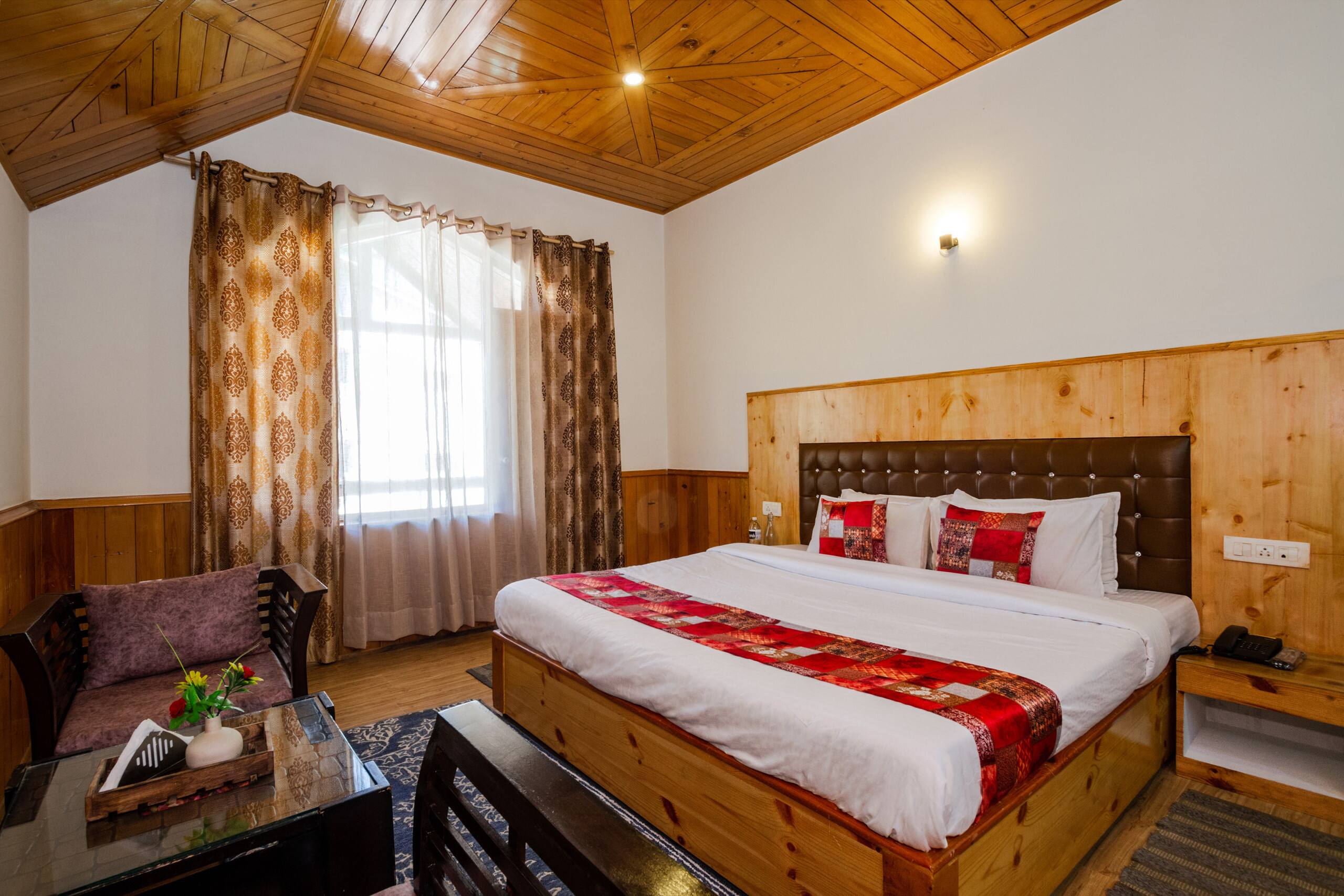 4 BHK Tripli Hotels Conifer Wood Cottage 28