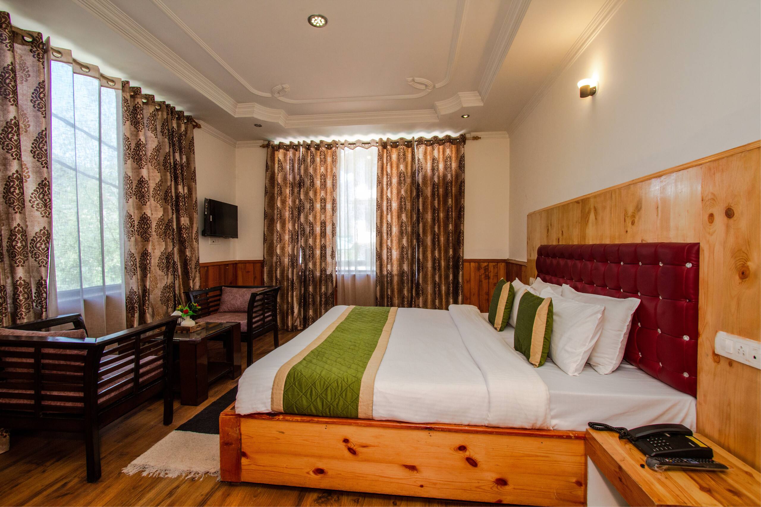 4 BHK Tripli Hotels Conifer Wood Cottage 25