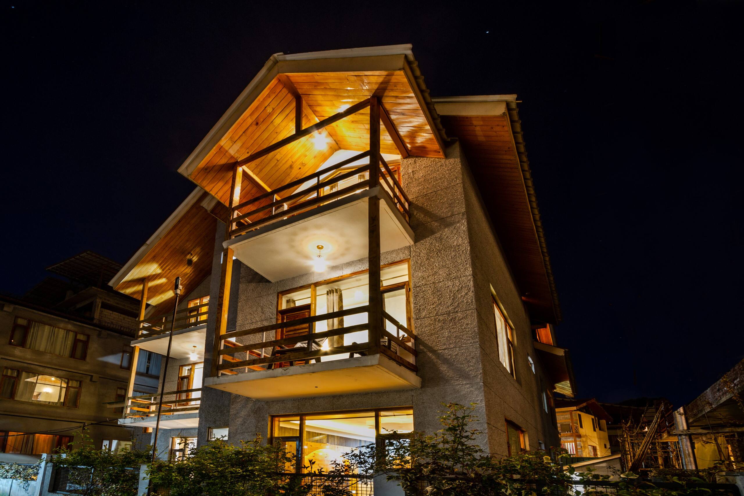4 BHK Tripli Hotels Conifer Wood Cottage 16