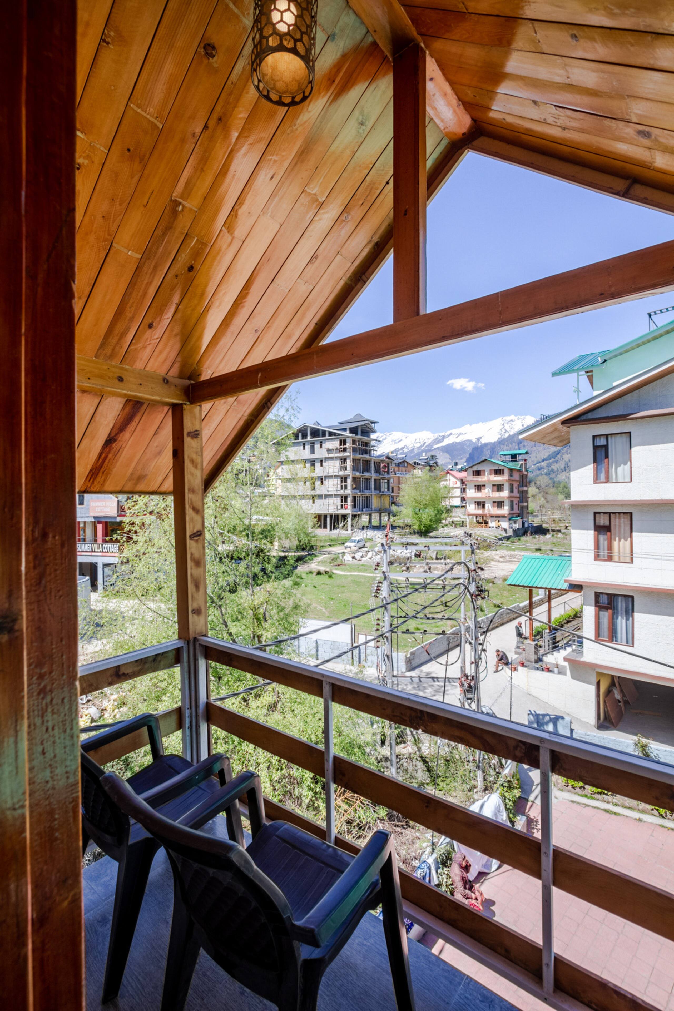 4 BHK Tripli Hotels Conifer Wood Cottage 36