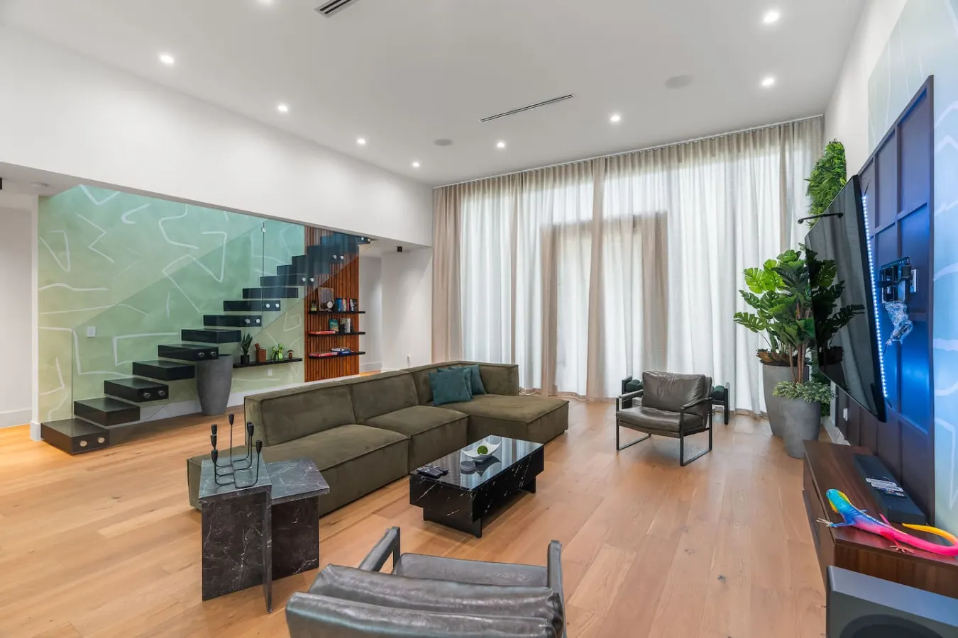 20% Off NEW 6BR Luxe Contemporary Villa with Pool! 16