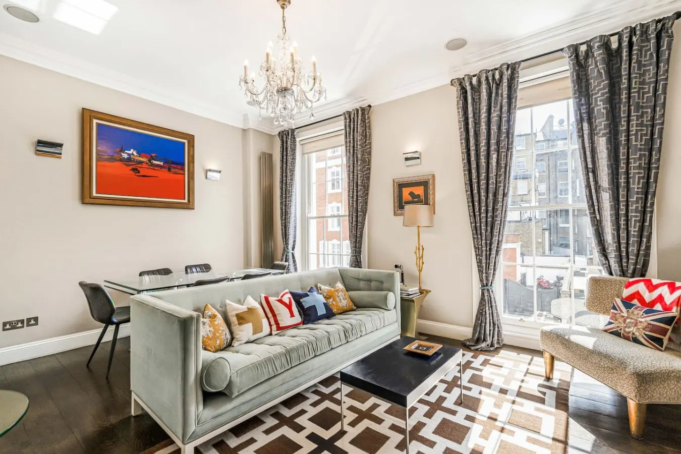 Knightsbridge Townhouse - Central AC & Sauna