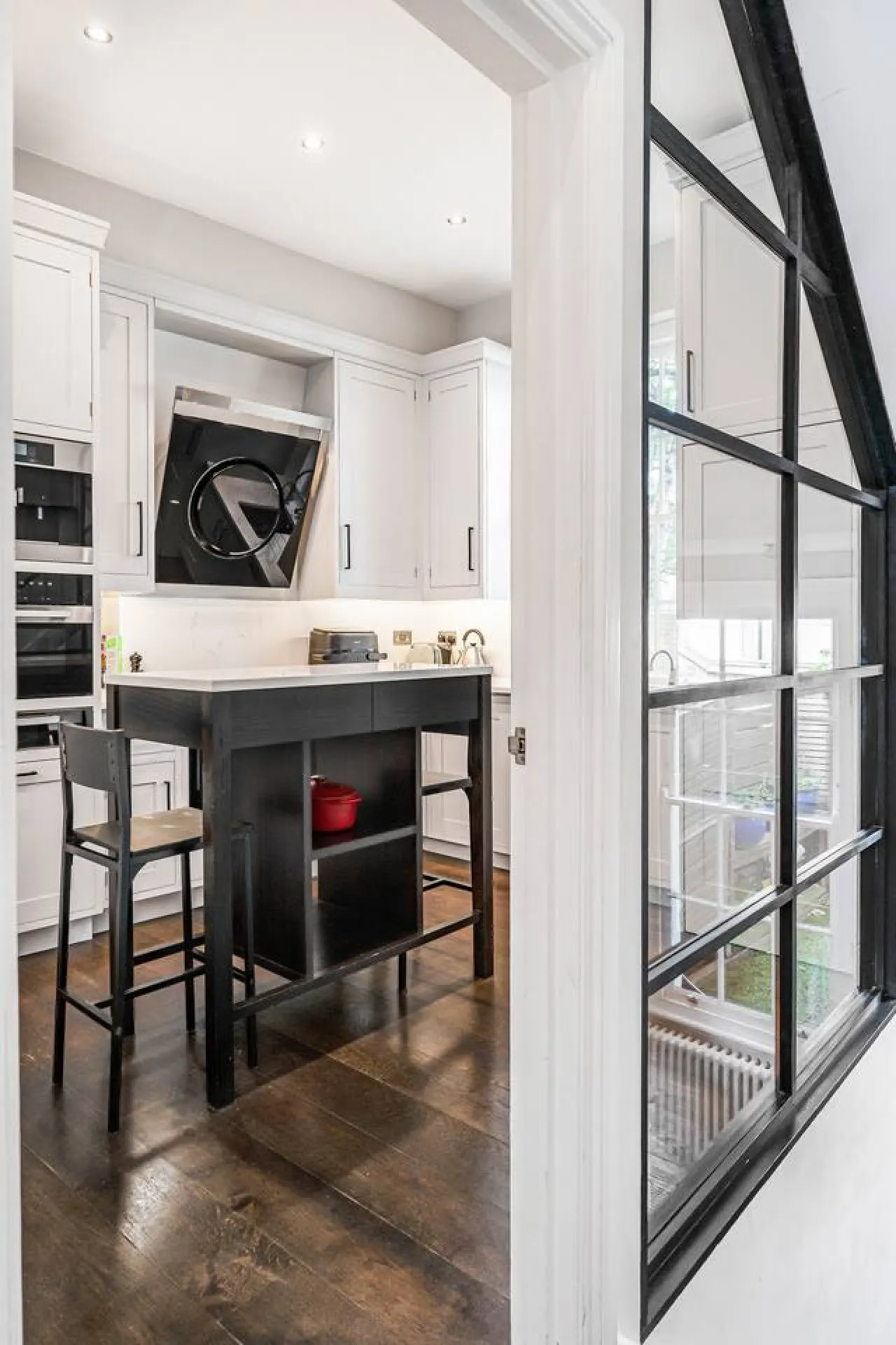 Knightsbridge Townhouse - Central AC & Sauna 13