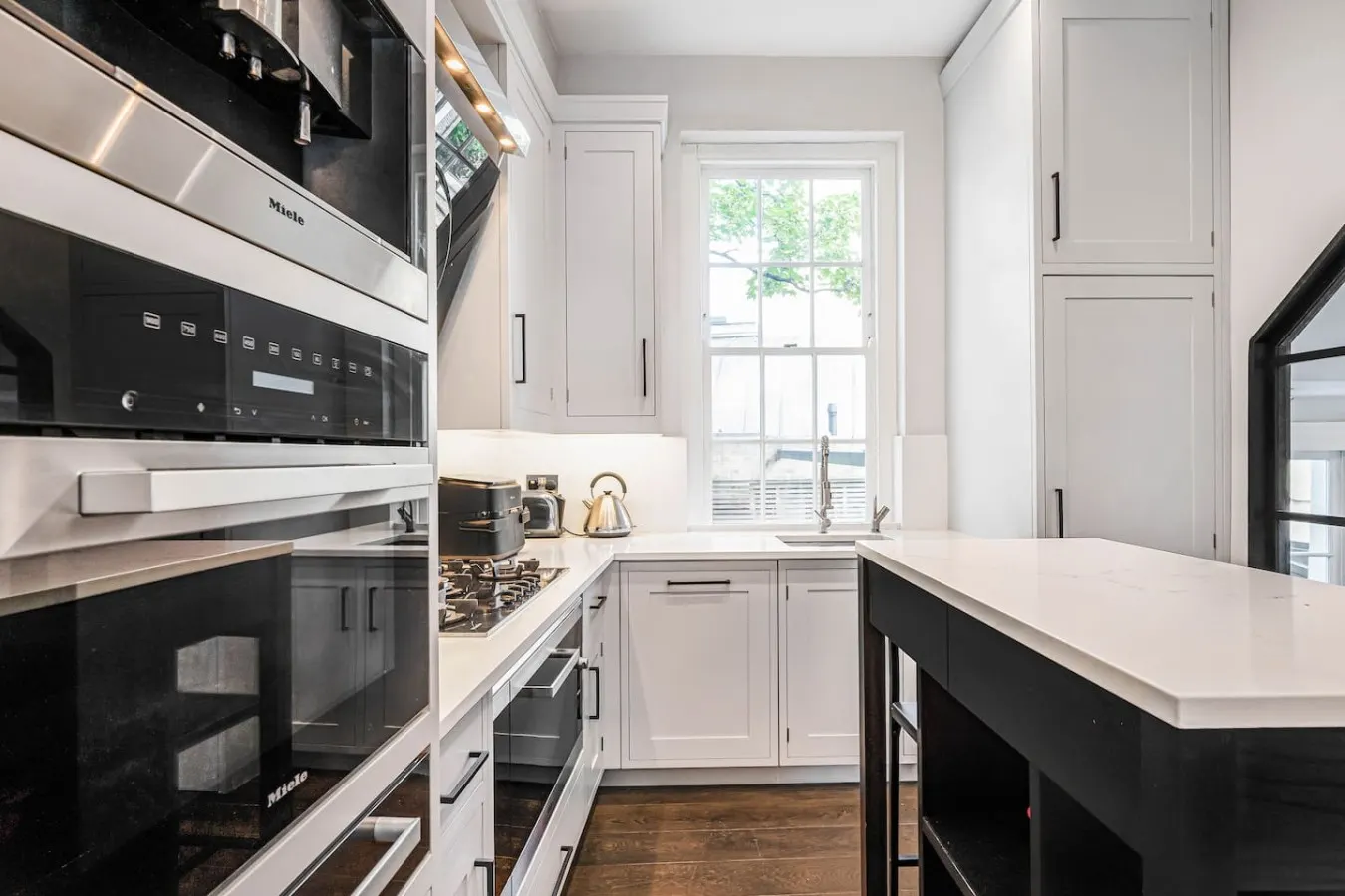 Knightsbridge Townhouse - Central AC & Sauna 15