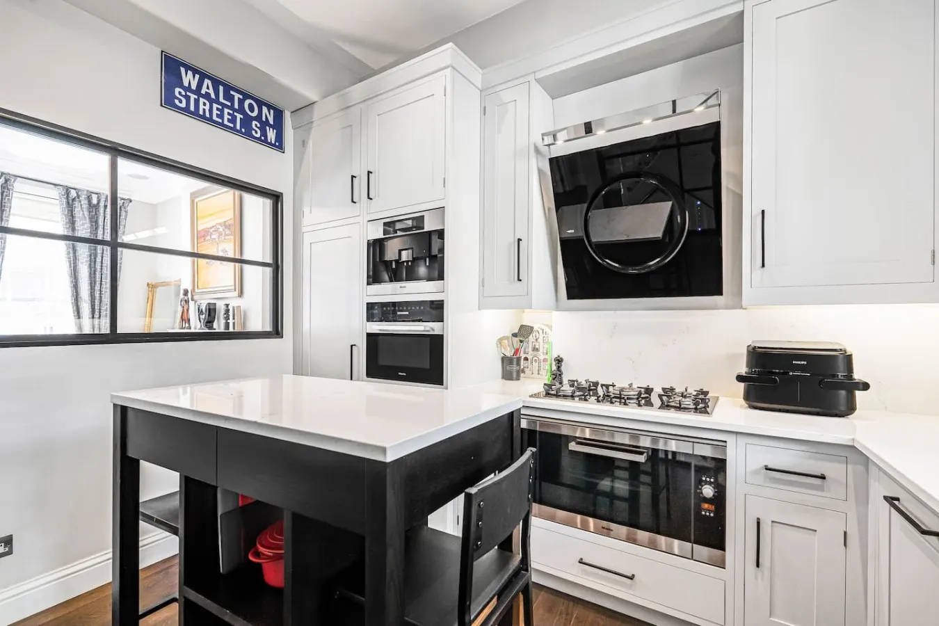 Knightsbridge Townhouse - Central AC & Sauna 16