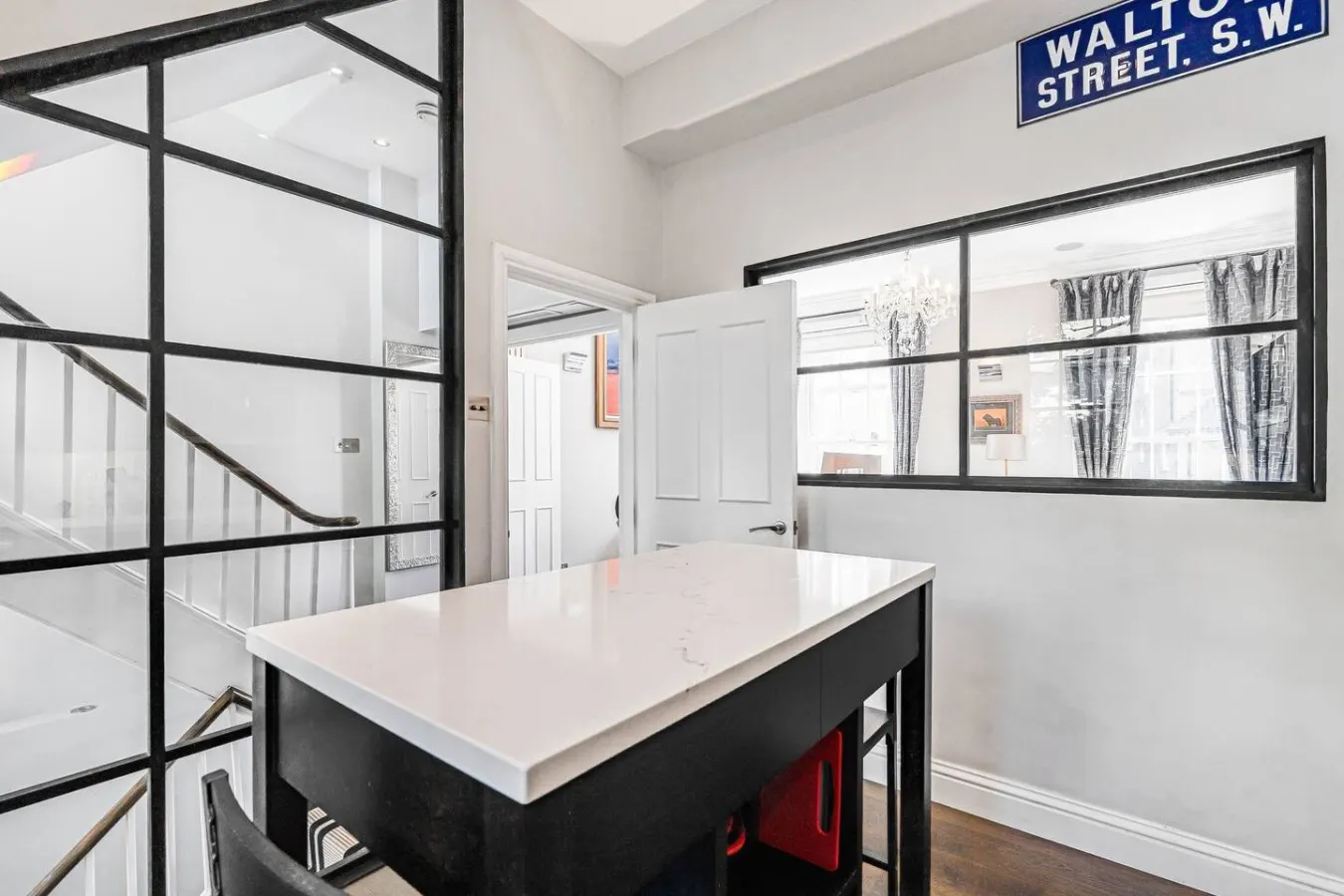 Knightsbridge Townhouse - Central AC & Sauna 18
