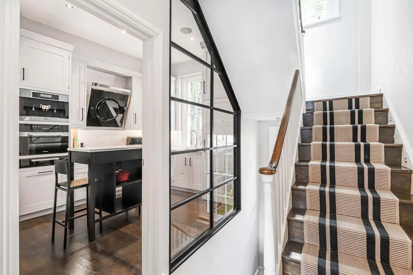 Knightsbridge Townhouse - Central AC & Sauna 19