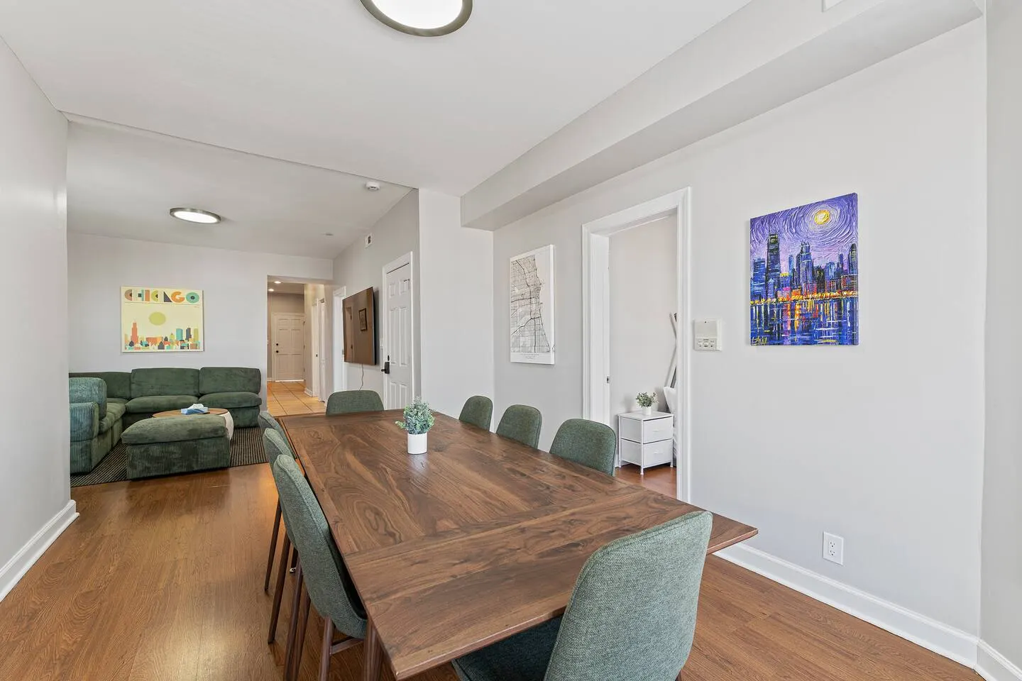 Modern 3BR Urban Retreat Near Med District & UIC 2