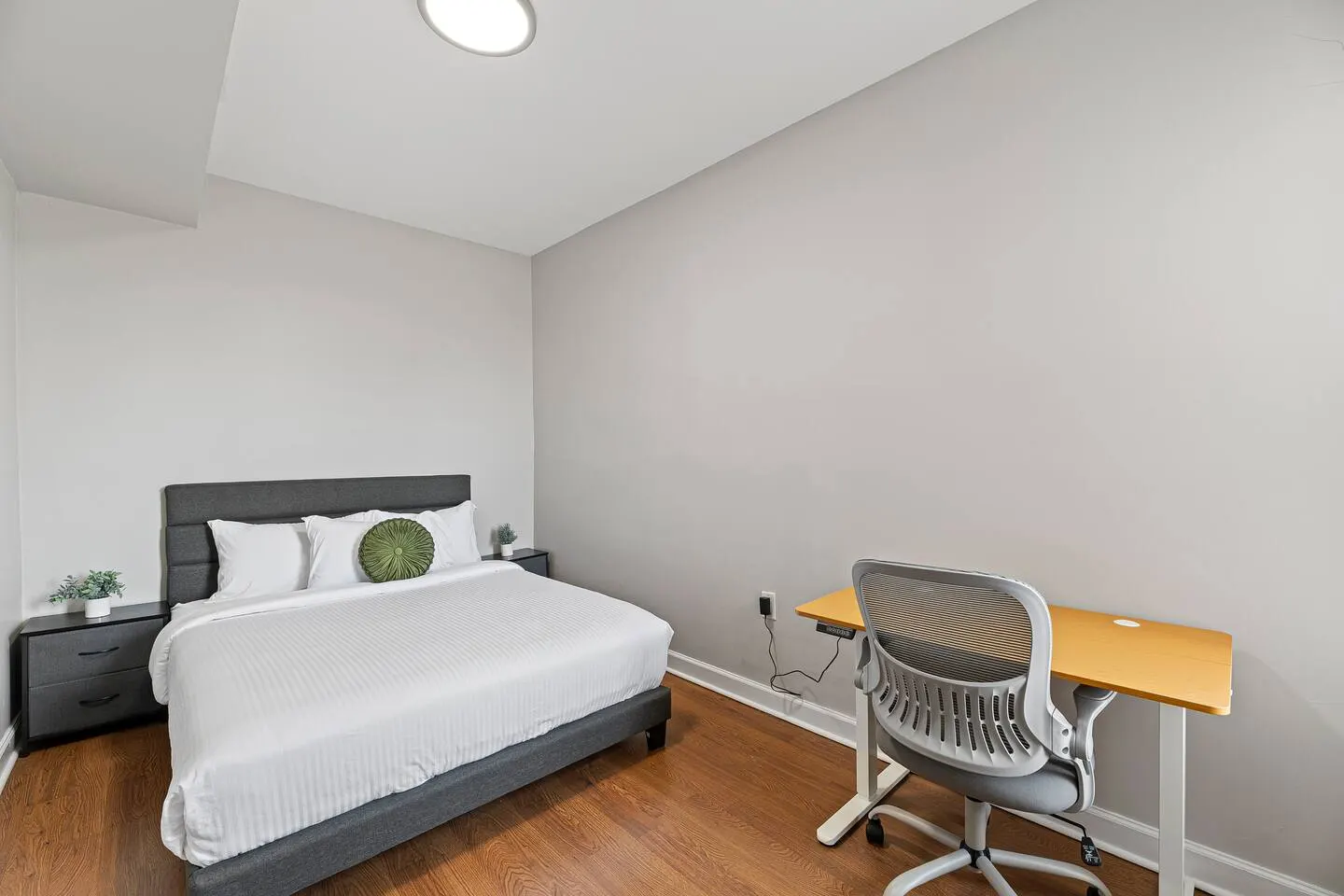Modern 3BR Urban Retreat Near Med District & UIC 11