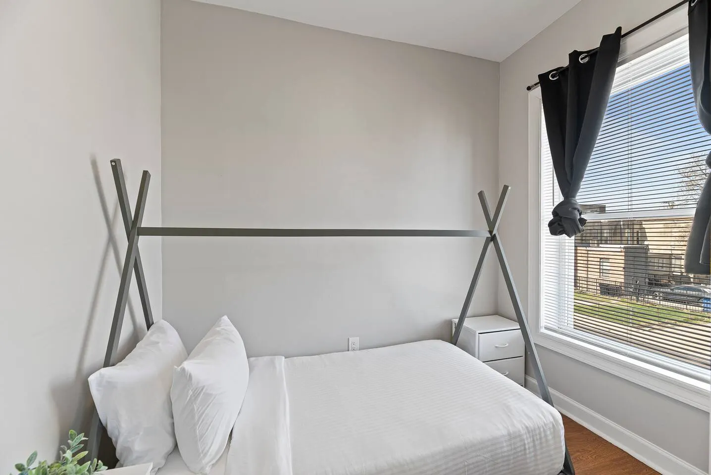 Modern 3BR Urban Retreat Near Med District & UIC 13