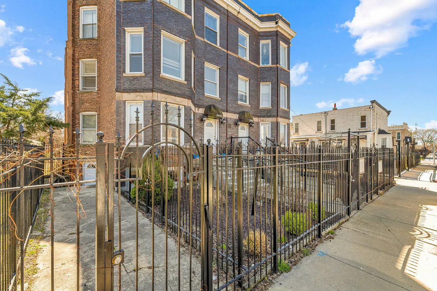 Modern 3BR Urban Retreat Near Med District & UIC 17