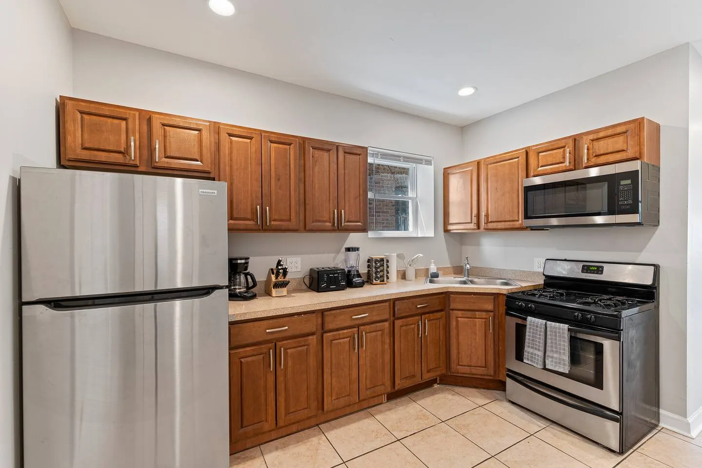 Modern 3BR Urban Retreat Near Med District & UIC 4