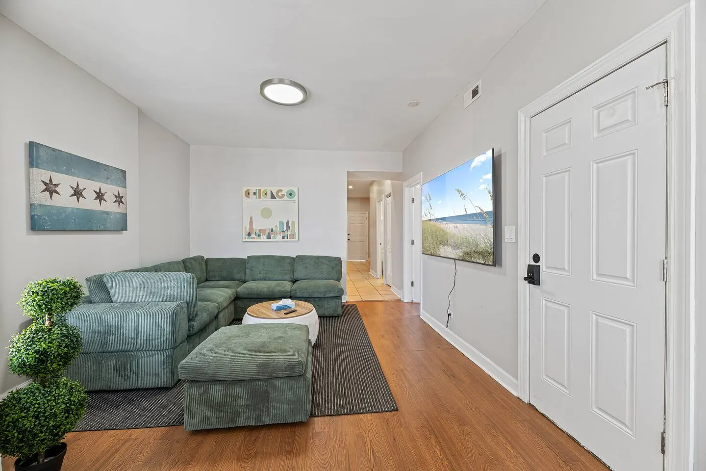 Modern 3BR Urban Retreat Near Med District & UIC 6