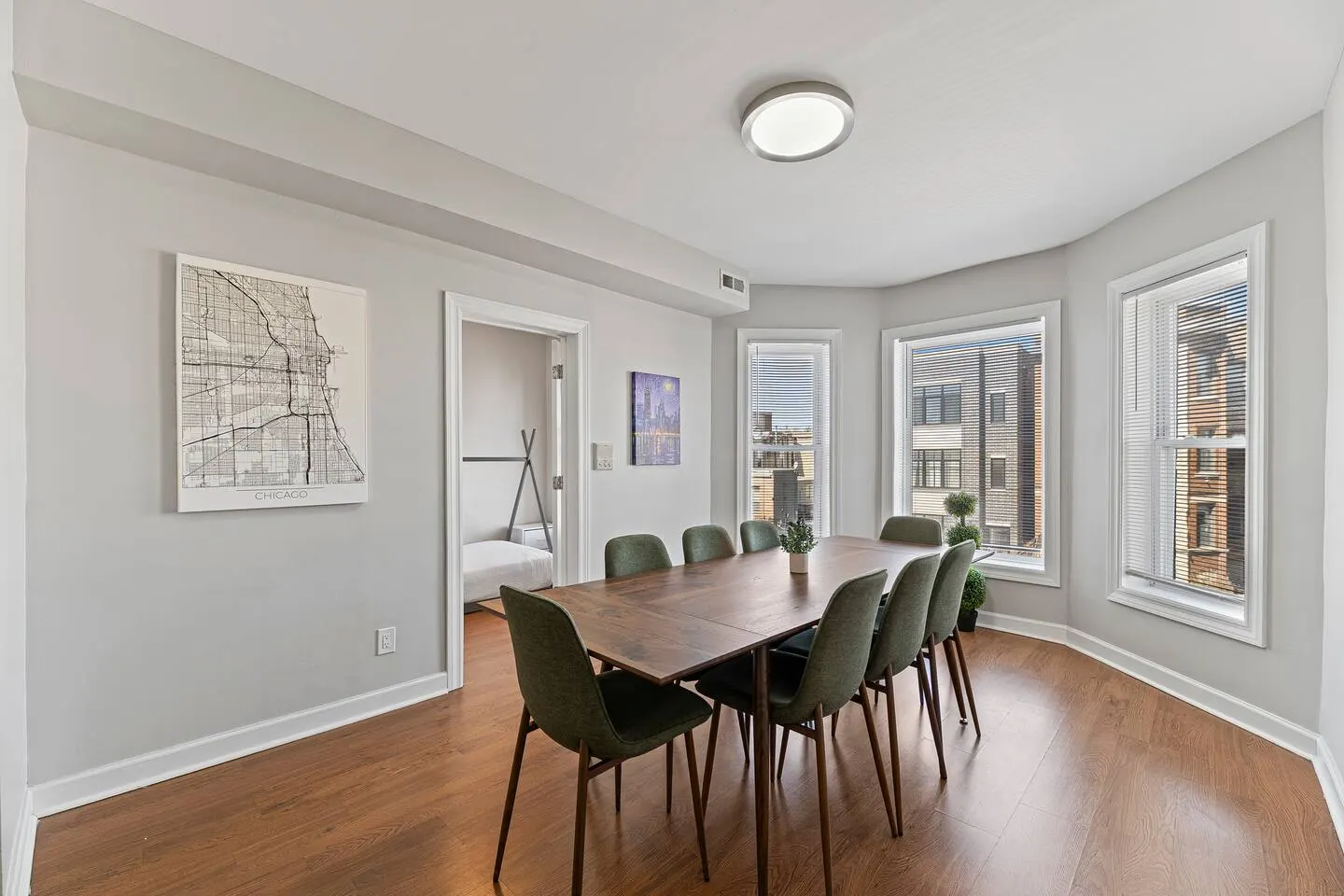 Modern 3BR Urban Retreat Near Med District & UIC 8