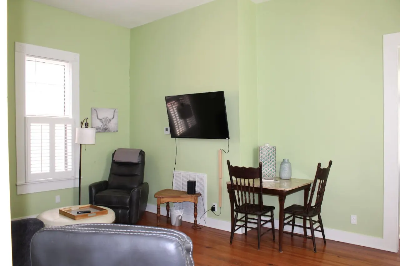 Super Cute 2BR 3