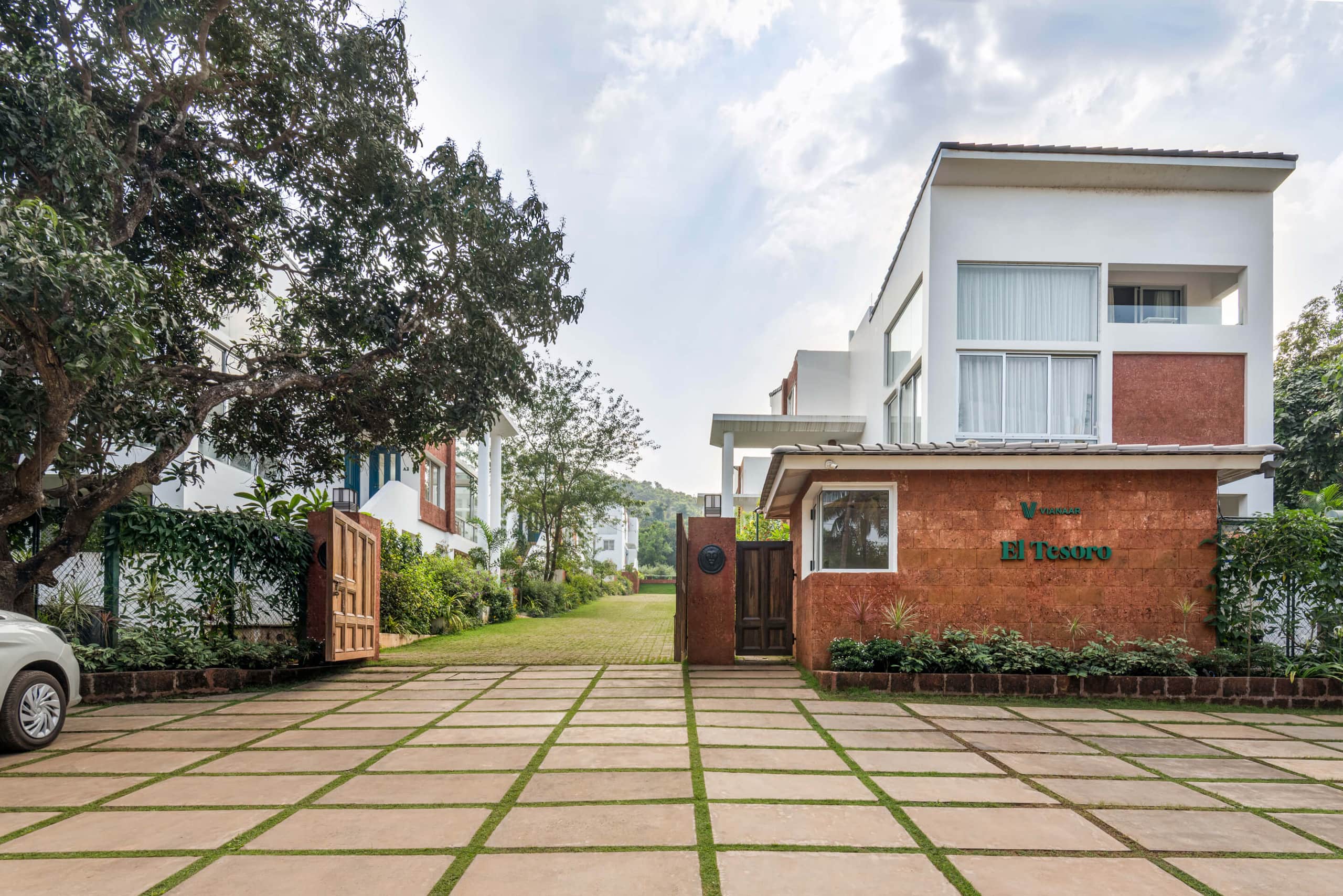 ElTesoro Cozy & Airy 2BHK Private Terrace Ac 25