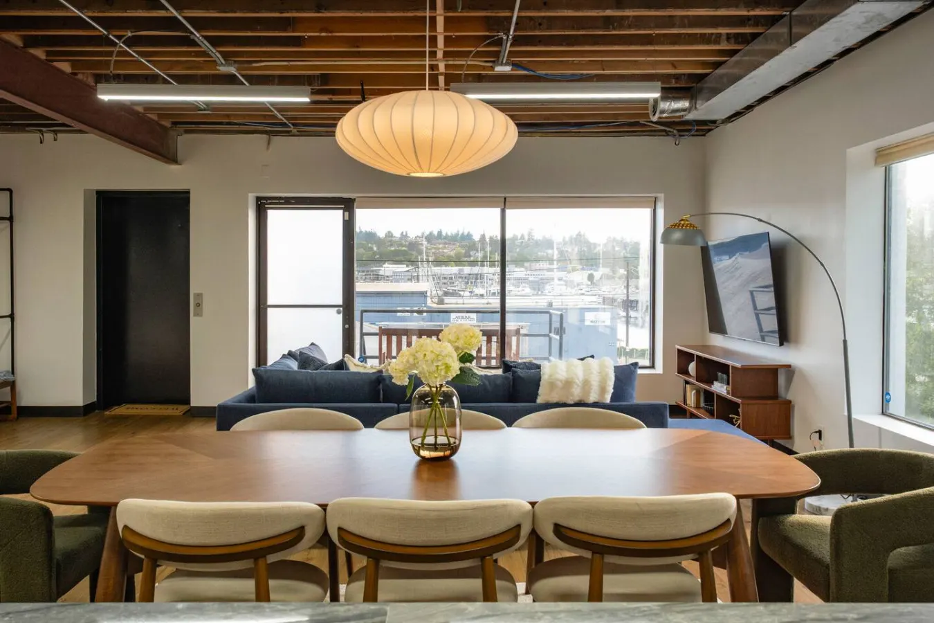 The Ballard Loft Marina View Steps to Shops & Dining 17