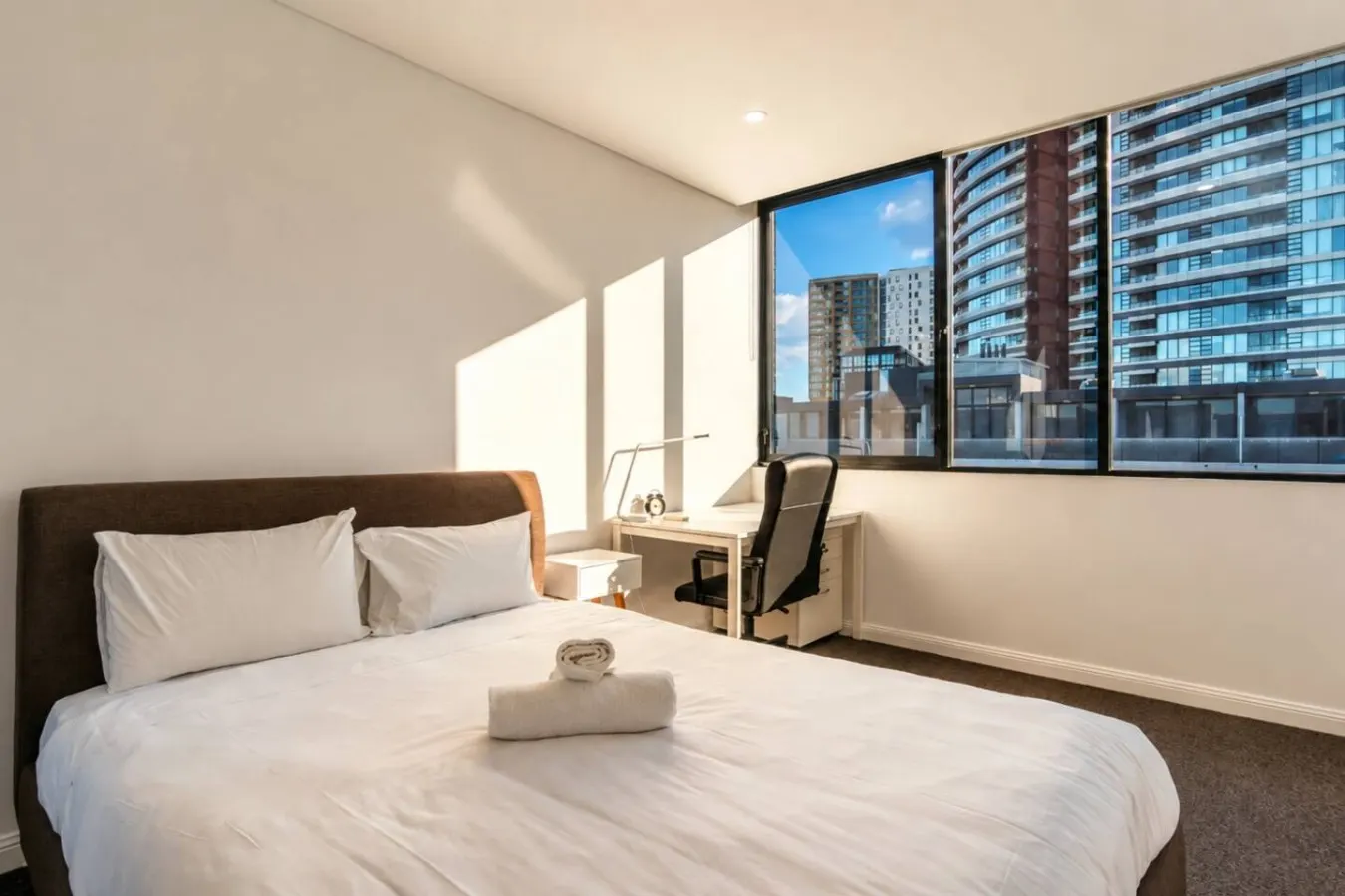 Stylish 2BR Olympic Park | Pool, Gym & Parking — photo 2