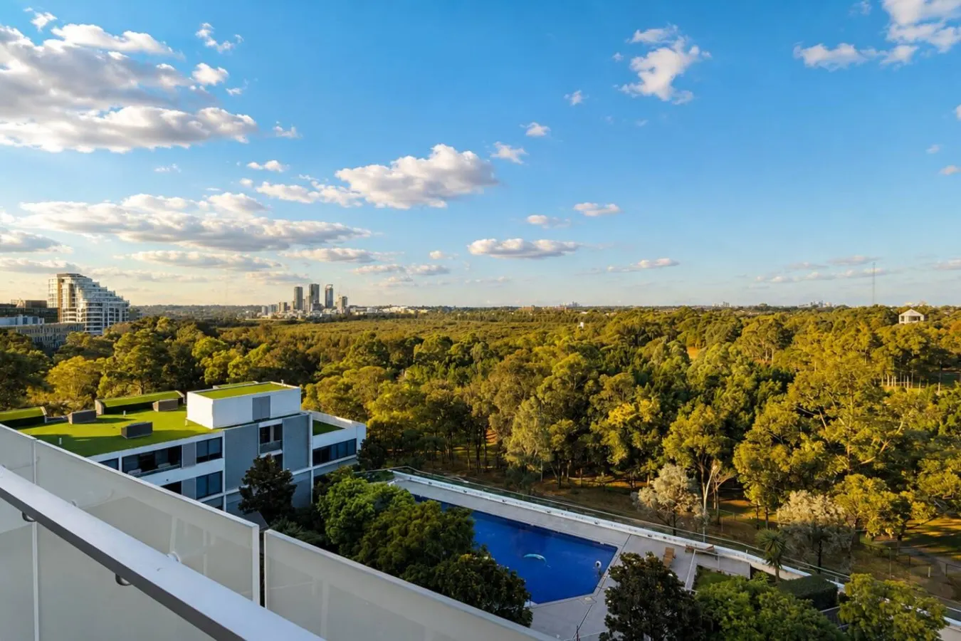 Stylish 2BR Olympic Park | Pool, Gym & Parking — photo 4