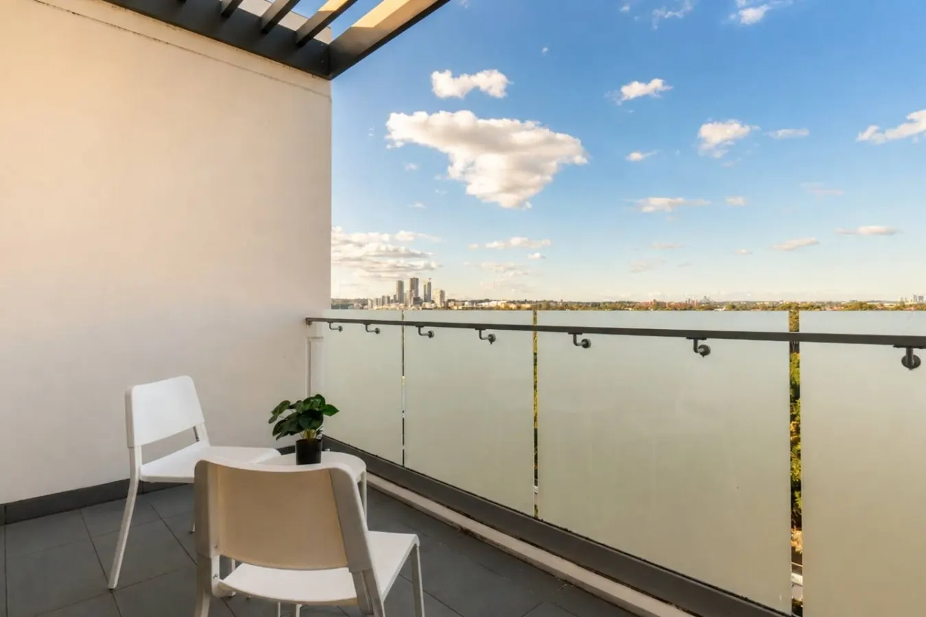 Stylish 2BR Olympic Park Pool, Gym & Parking 7