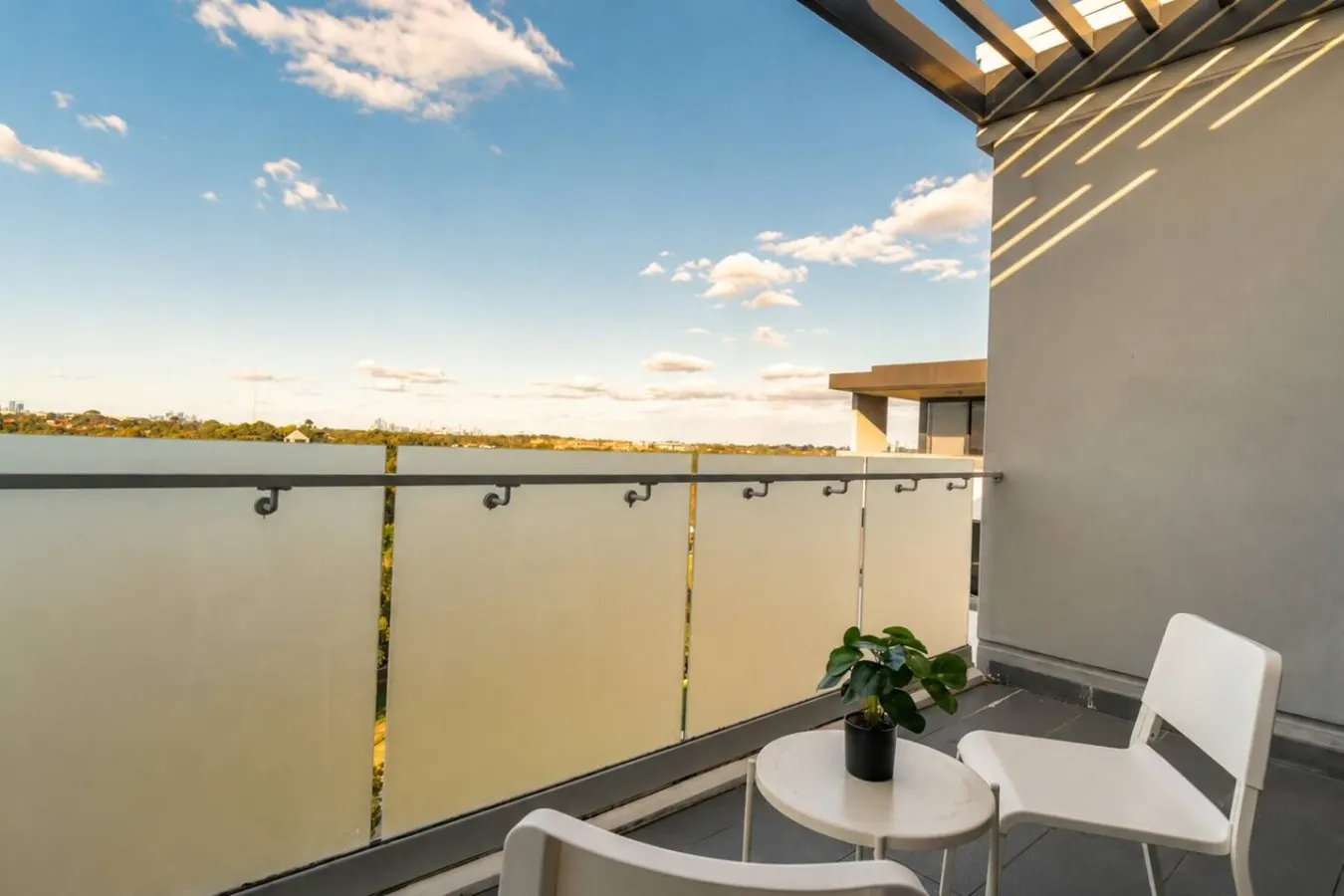 Stylish 2BR Olympic Park Pool, Gym & Parking 8
