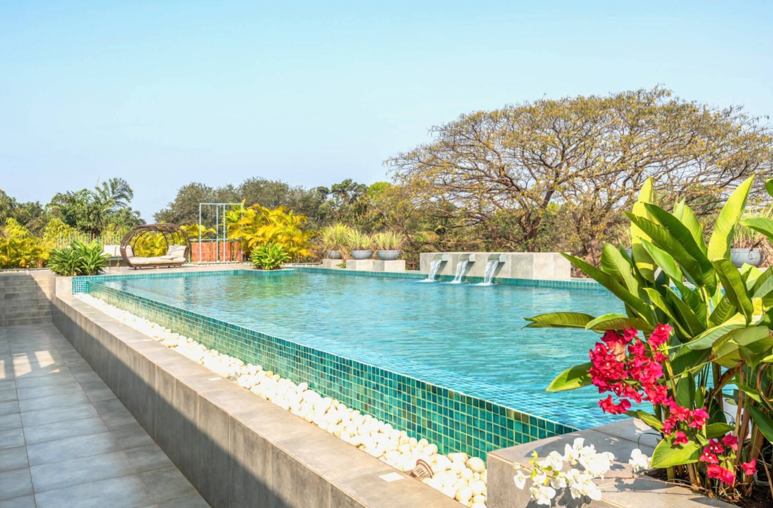Modern Tropical 2BHK | Near Beach | Pool & Garden 3