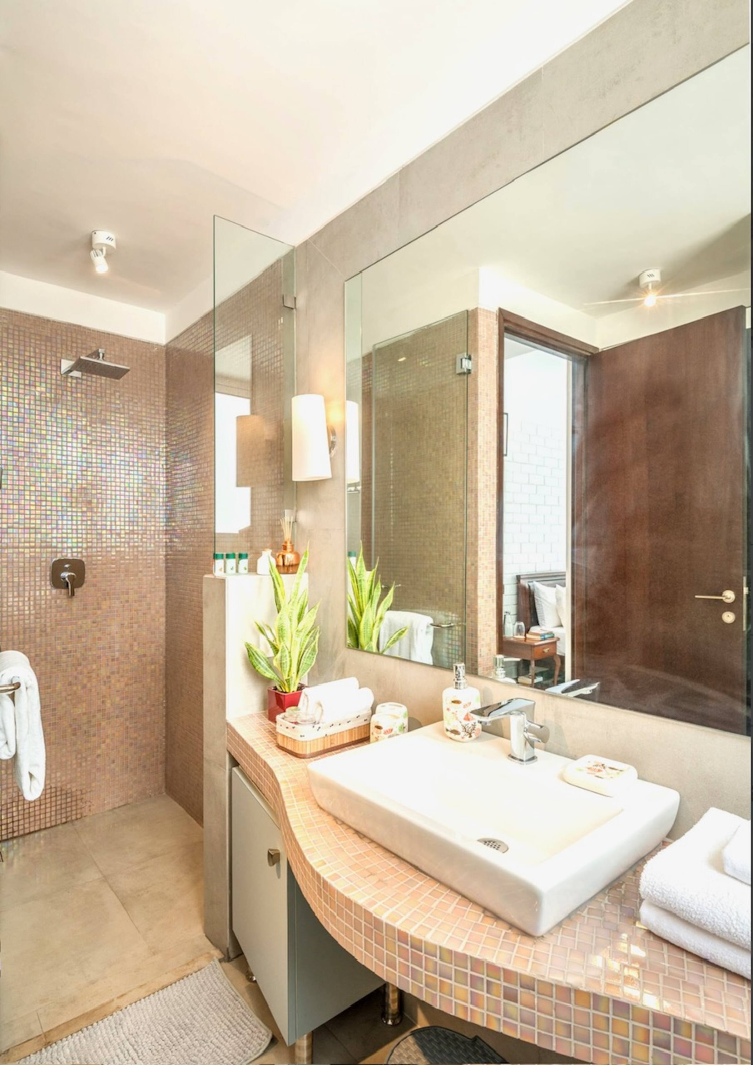 Modern Tropical 2BHK | Near Beach | Pool & Garden 16