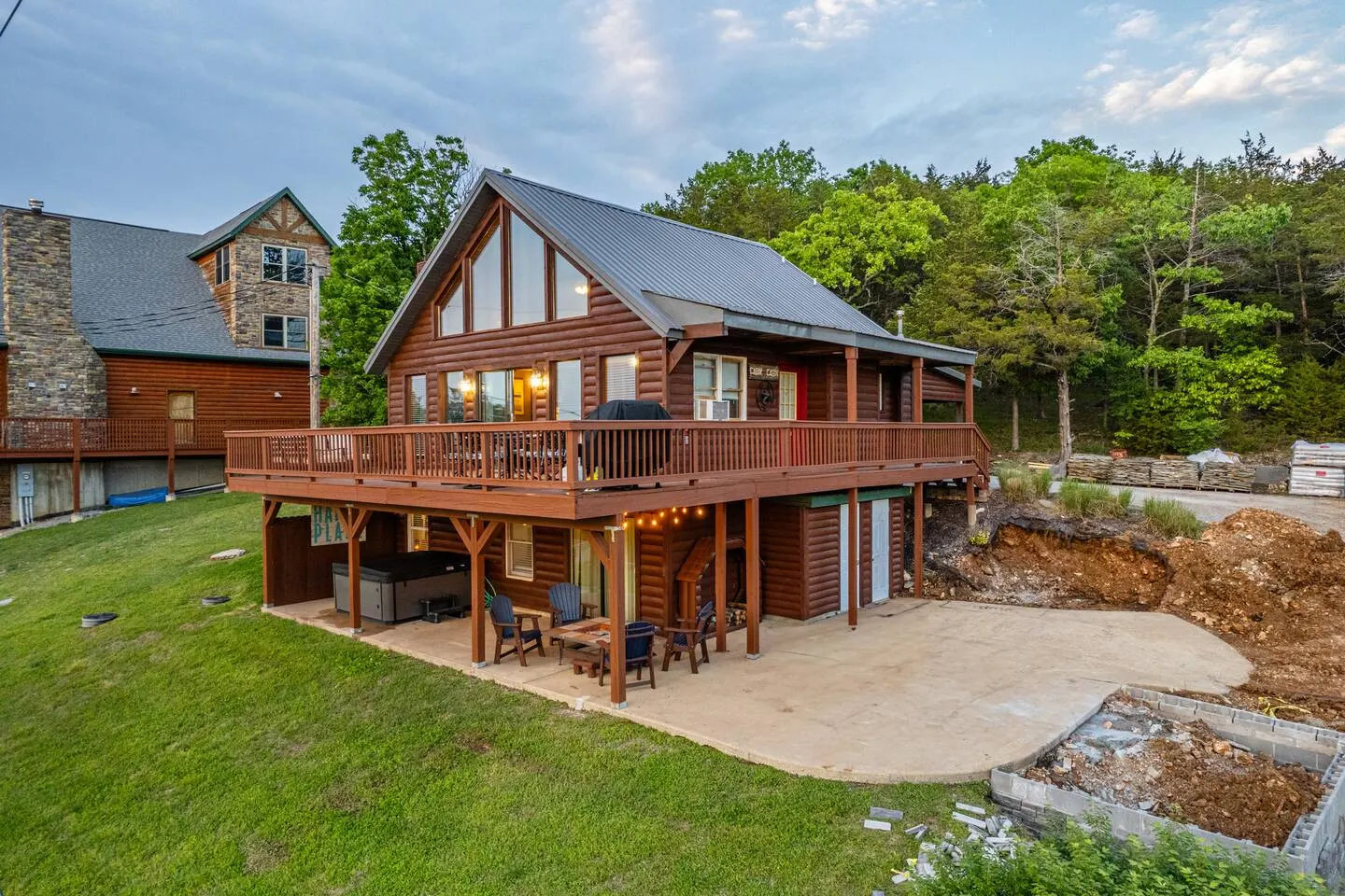 Big Lake Views, Outdoor Sauna, Hot Tub & Game Room