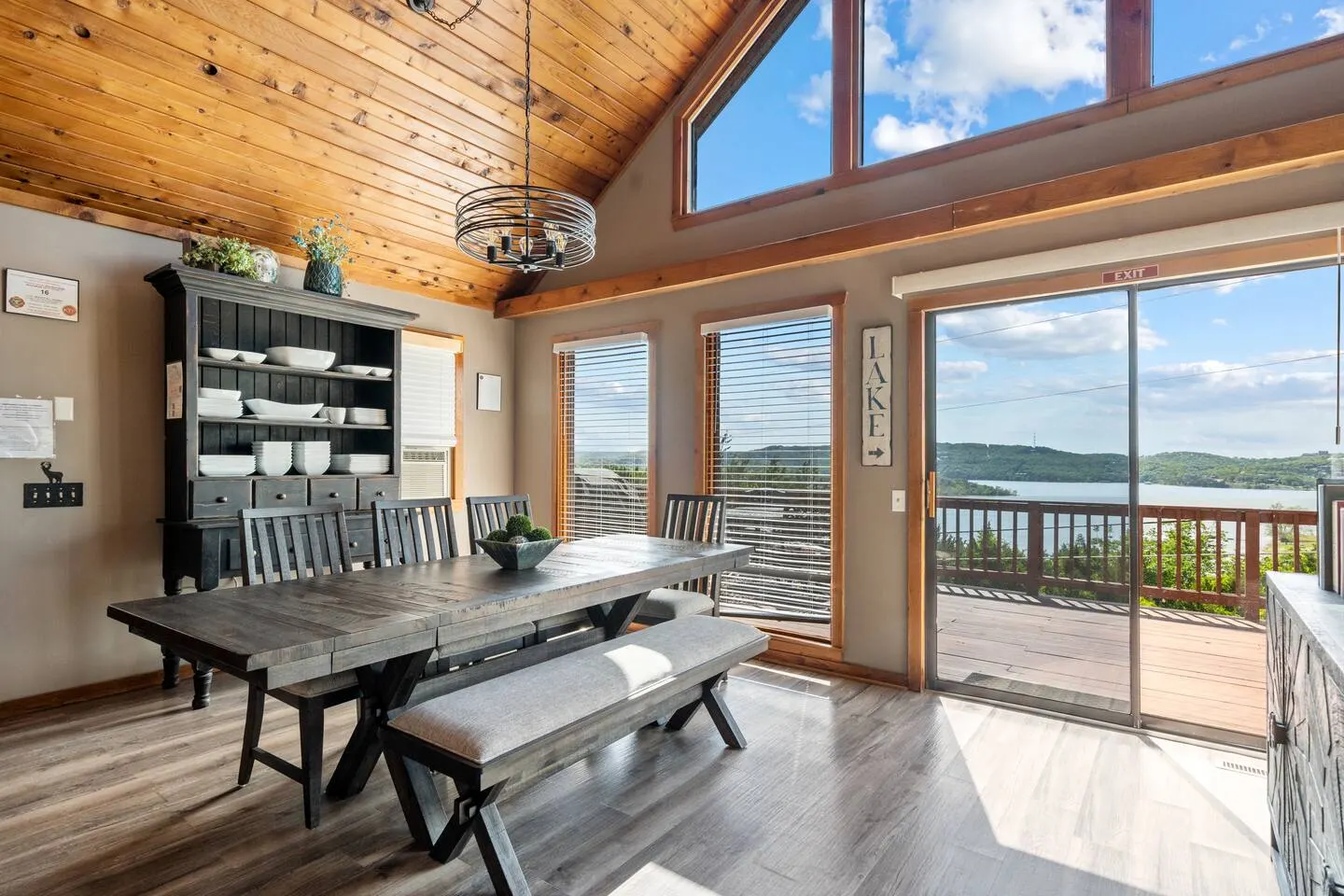 Big Lake Views, Outdoor Sauna, Hot Tub & Game Room 15