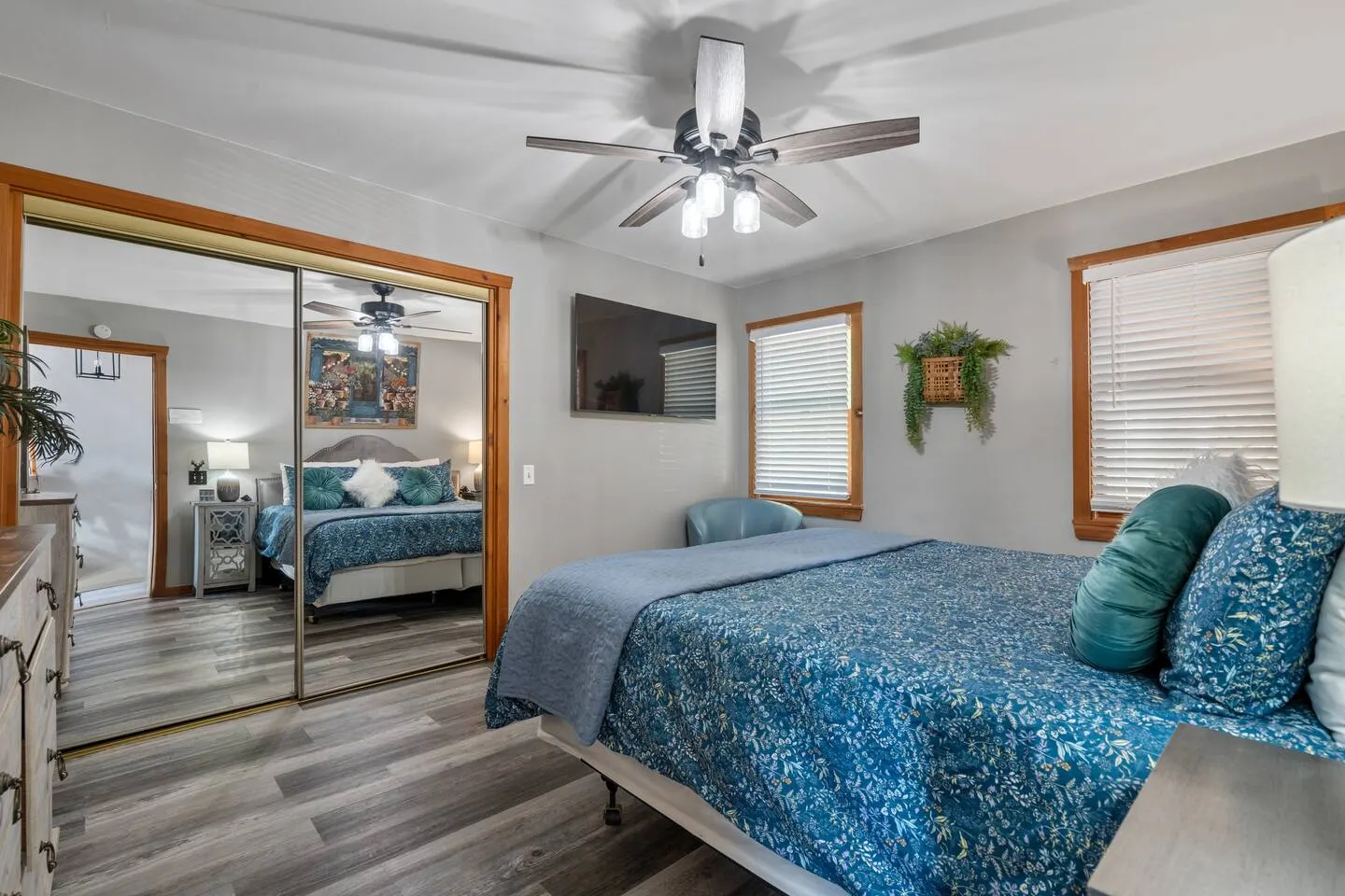 Big Lake Views, Outdoor Sauna, Hot Tub & Game Room 20