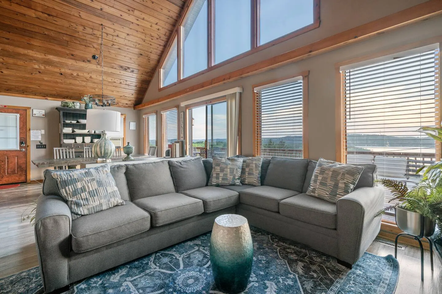 Big Lake Views, Outdoor Sauna, Hot Tub & Game Room 6