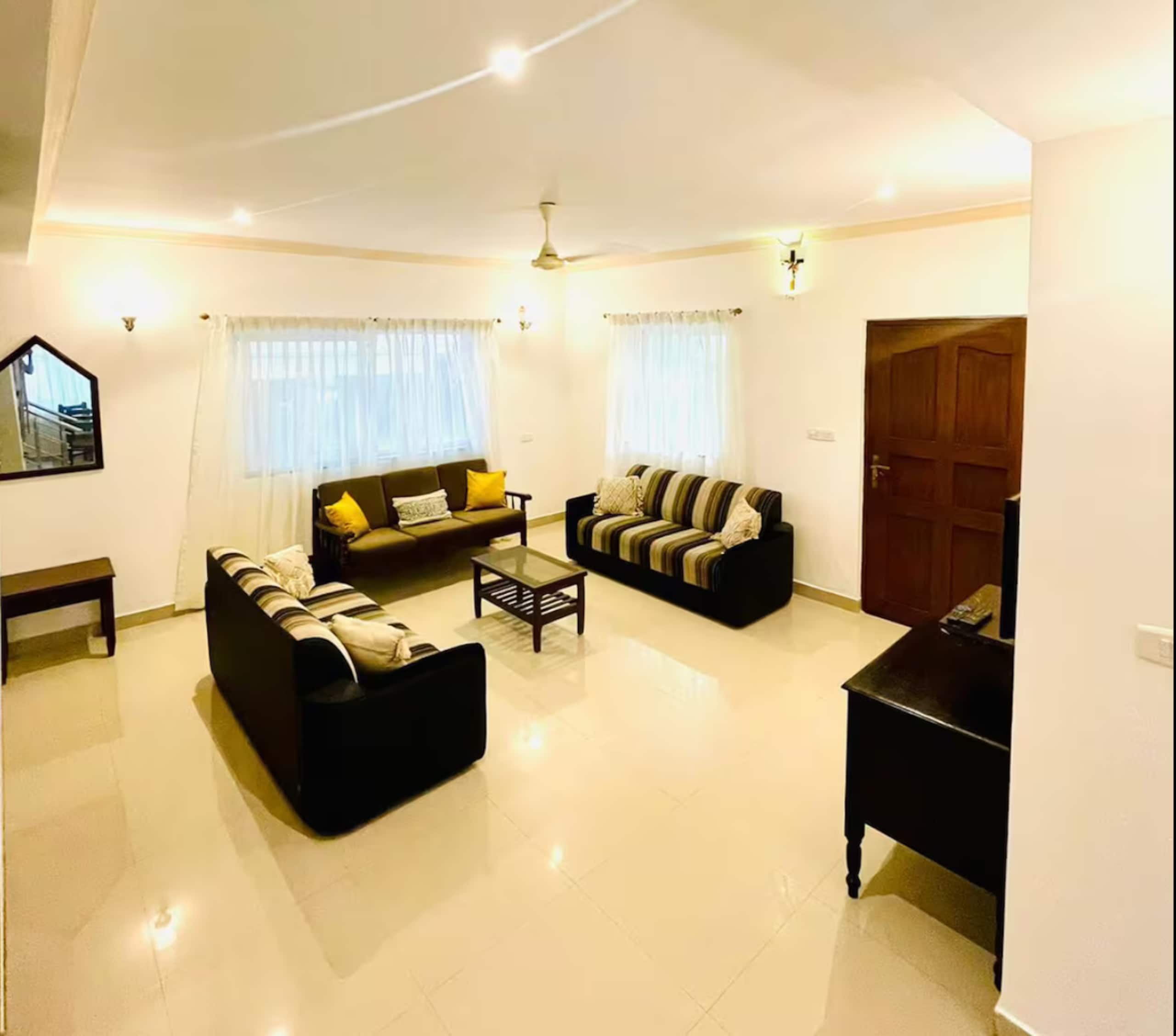 Varca 3BHK Villa-Pool, Field-View & Near Beach 8