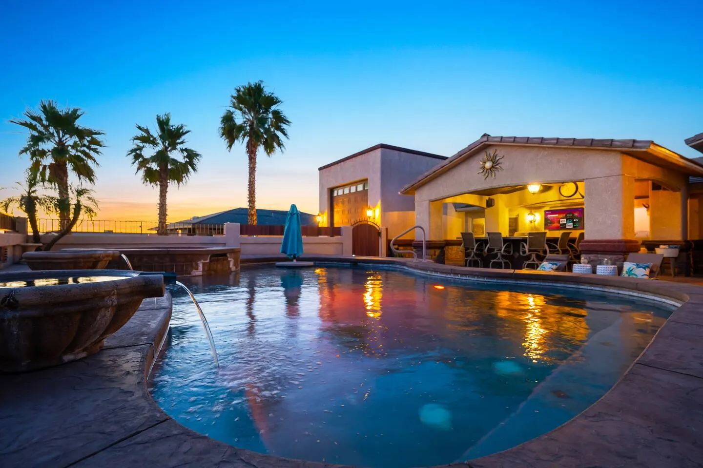 Luxury Views | Pool | Spa | Parking | Sleeps 14 — photo 2