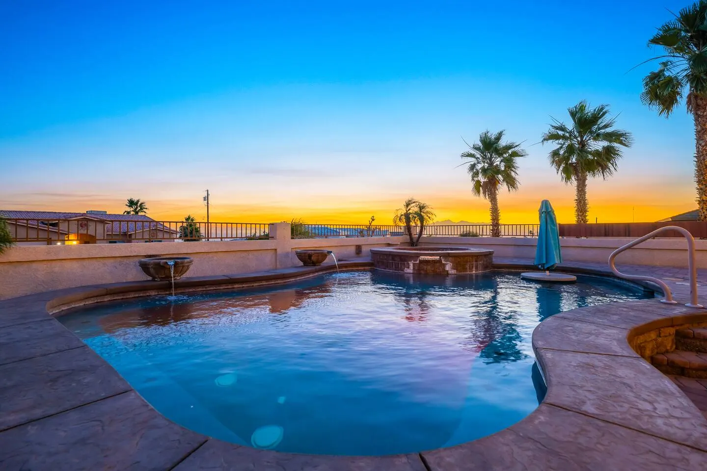 Luxury Views | Pool | Spa | Parking | Sleeps 14 — photo 3