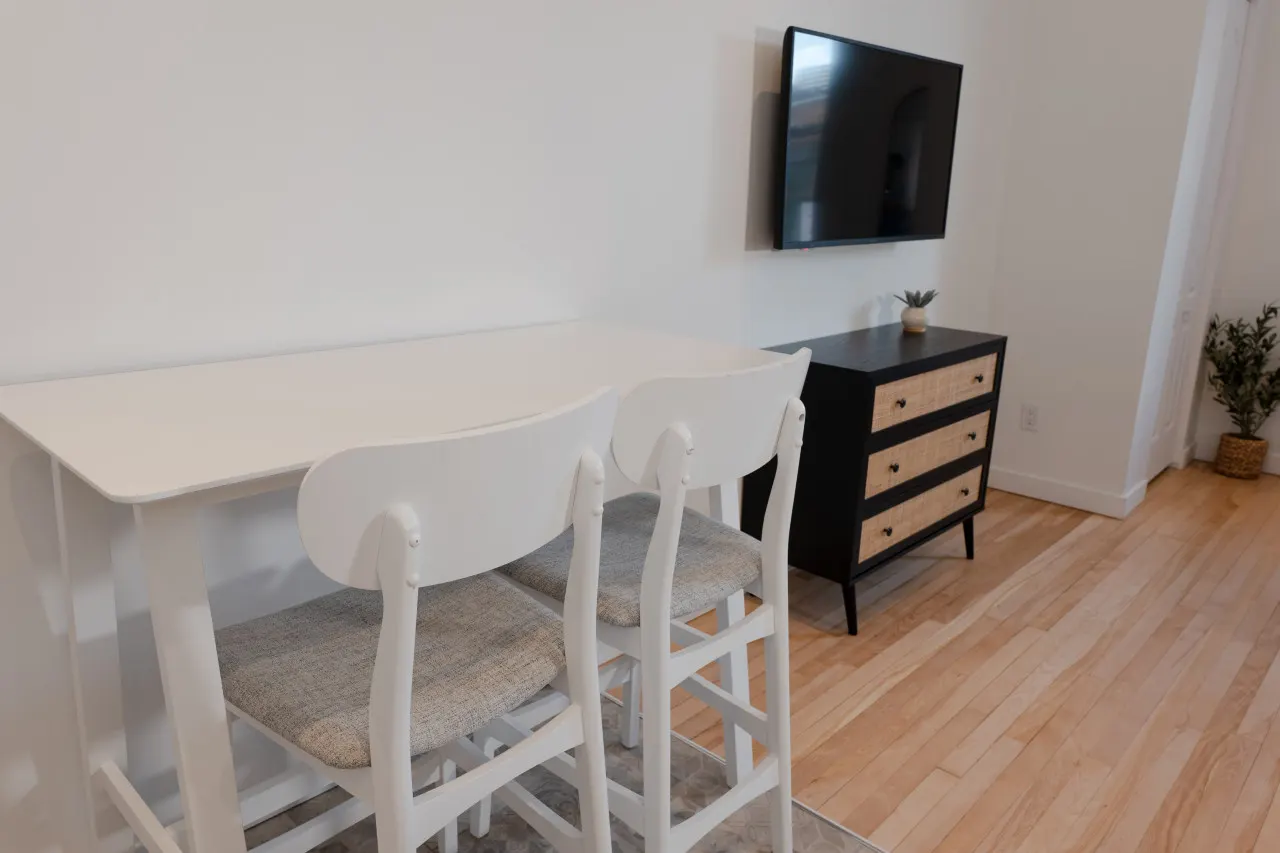 #8 - Studio/Plateau/St-Denis/SelfCheck-In/AC/TV 13