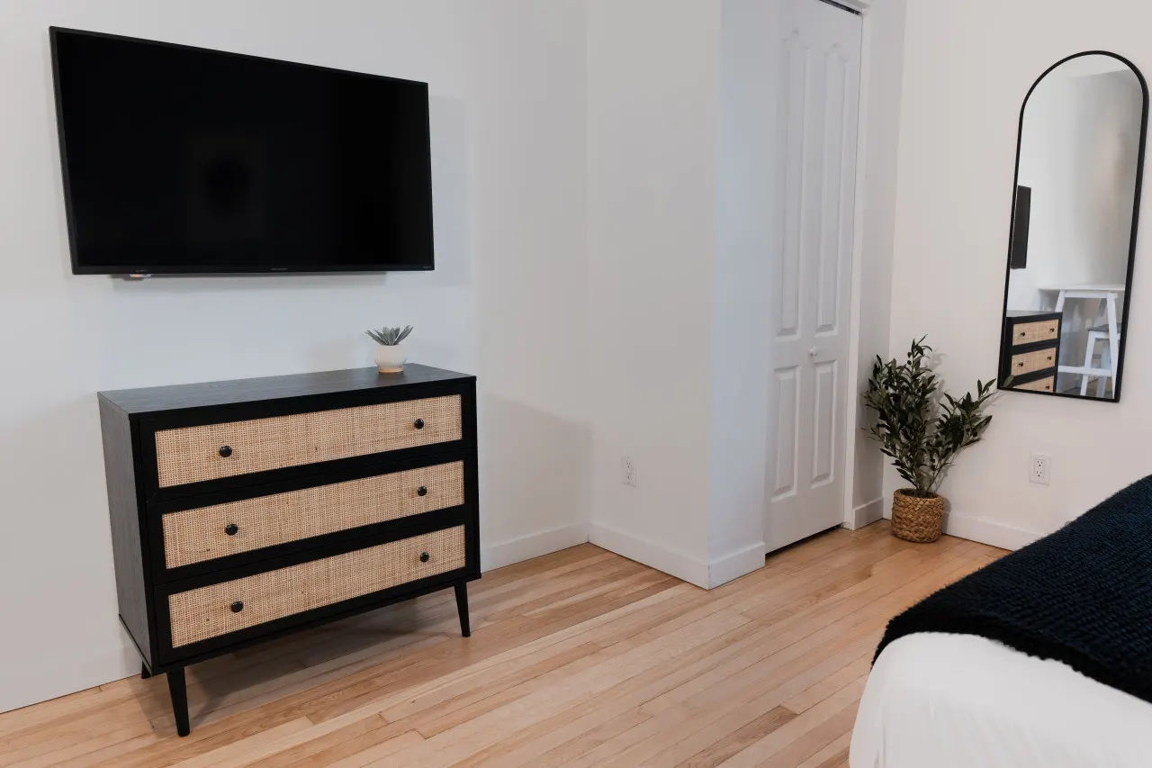 #8 - Studio/Plateau/St-Denis/SelfCheck-In/AC/TV 14