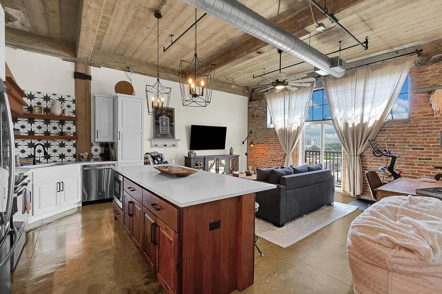 Skyscape- Lofted Luxury Condo Waco/Baylor/Downtown