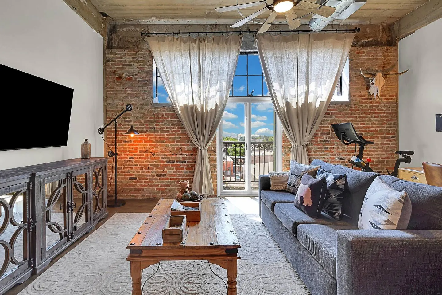 Skyscape- Lofted Luxury Condo Waco/Baylor/Downtown 14